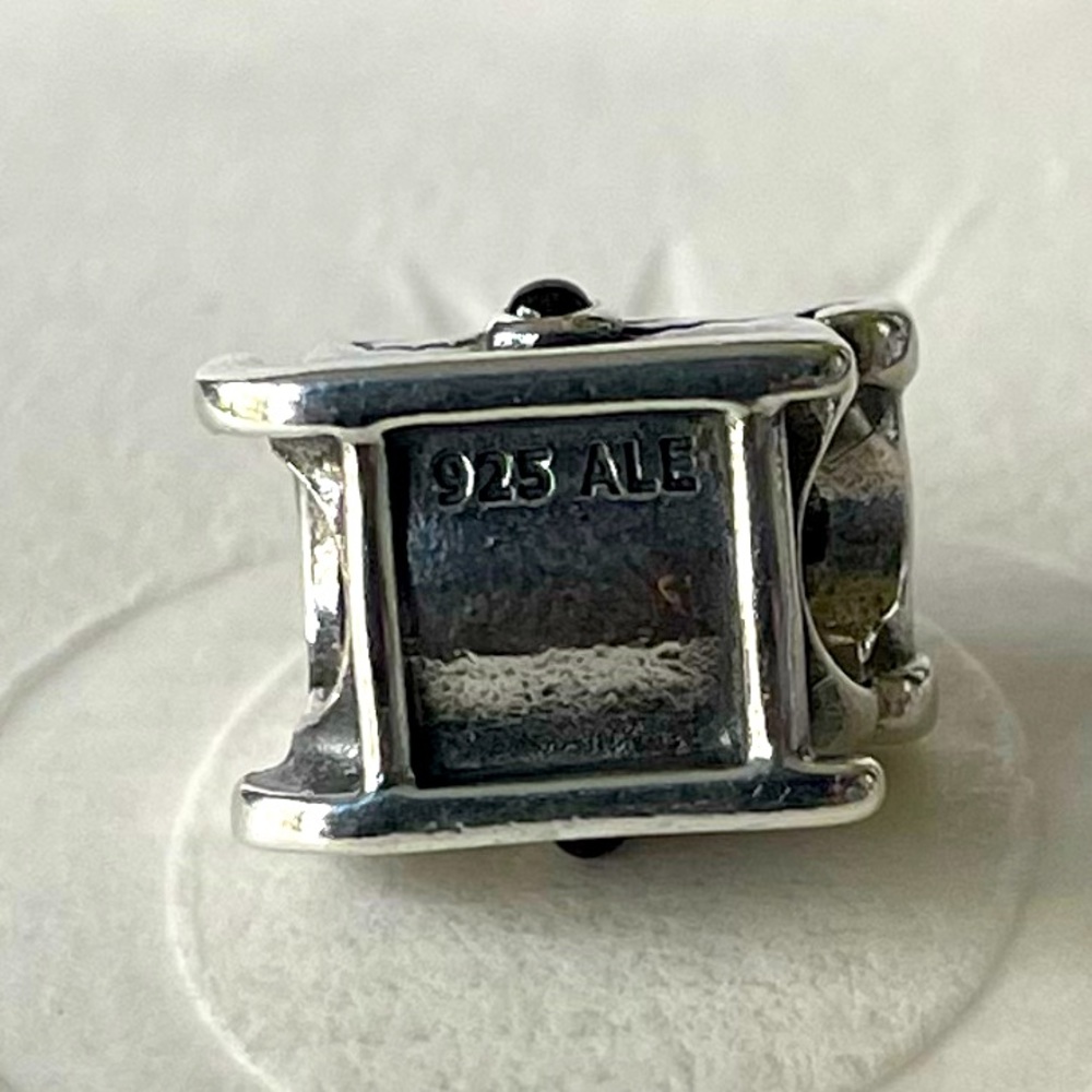 Pandora  “Christmas Sleigh” Charm - Picture 2 of 2